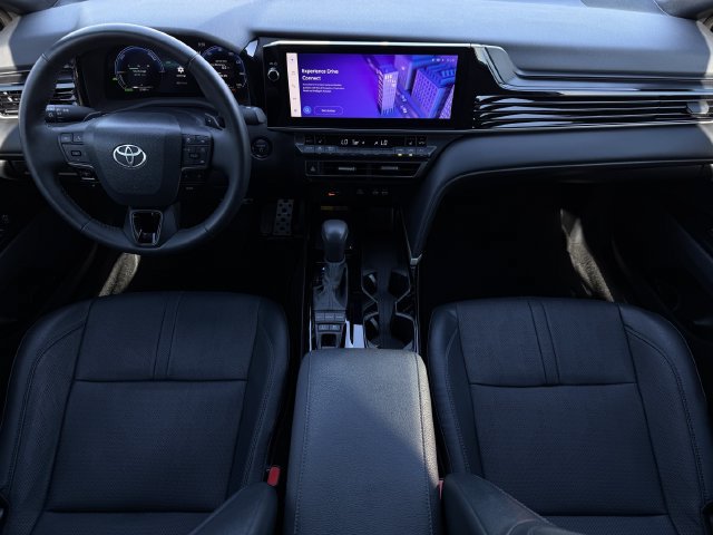 Used 2025 Toyota Camry XSE FWD image 11