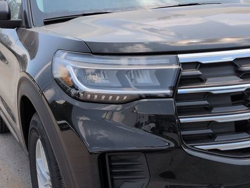 New 2026 Ford Explorer Active RWD image 9