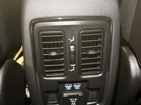 Used 2019 Jeep Grand Cherokee Limited image 29