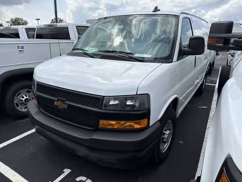 New 2025 Chevrolet Express 2500 w/ Driver Convenience Package image 4