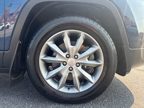 Used 2018 Jeep Cherokee Limited w/ Trailer Tow Group AWD/4WD image 9