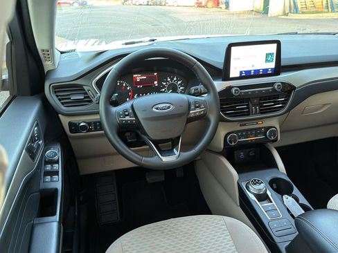 Used 2022 Ford Escape SE w/ SE Sport Appearance Package FWD image 18