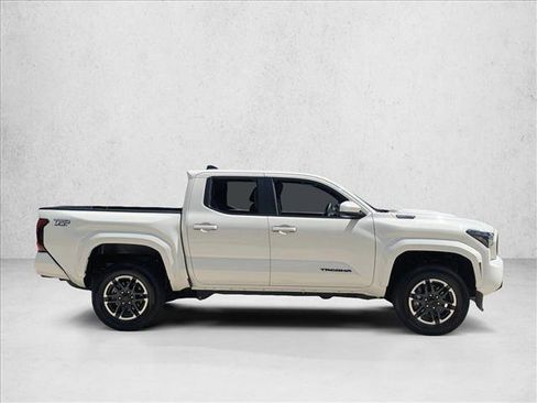 Used 2025 Toyota Tacoma TRD Sport AWD/4WD image 4