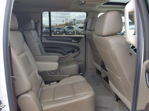 Used 2017 Chevrolet Suburban Premier AWD/4WD image 38