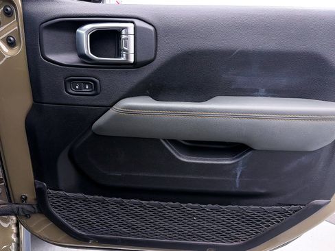 Used 2025 Jeep Gladiator Mojave w/ Convenience Group image 38