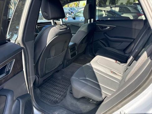 Used 2019 Audi Q8 Prestige w/ Towing Package AWD/4WD image 6