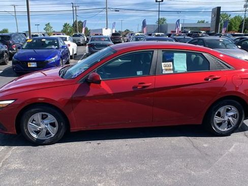 Certified 2025 Hyundai Elantra SE w/ Cargo Package FWD image 2