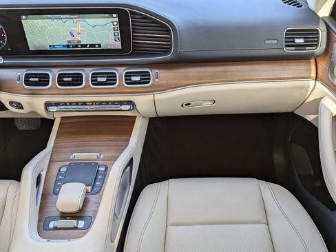 Used 2023 Mercedes-Benz GLS 450 4MATIC image 25