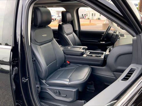 Used 2025 Ford Expedition Max Platinum AWD/4WD image 9