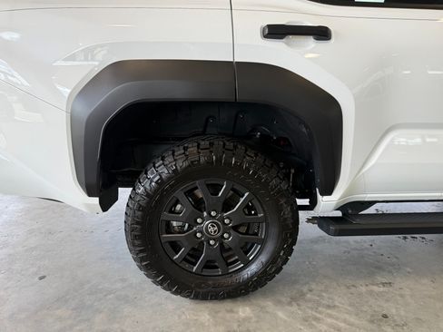 Used 2025 Toyota 4Runner SR5 AWD/4WD image 13