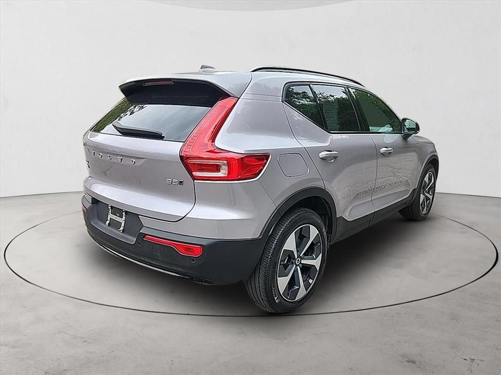 Certified 2026 Volvo XC40 B5 Plus AWD/4WD image 5