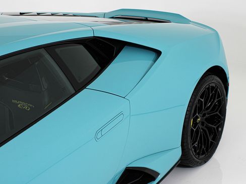 Used 2021 Lamborghini Huracan EVO RWD image 12