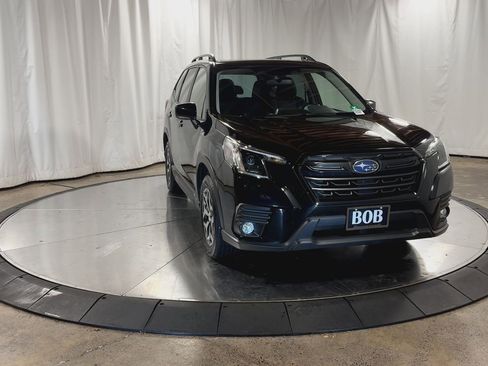 Used 2023 Subaru Forester Premium image 4