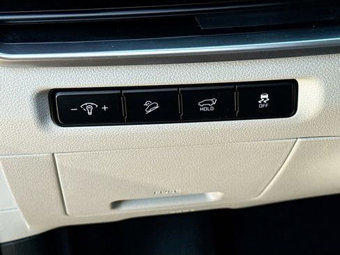 Used 2024 Kia Telluride EX w/ EX Captain's Chair Package FWD image 12