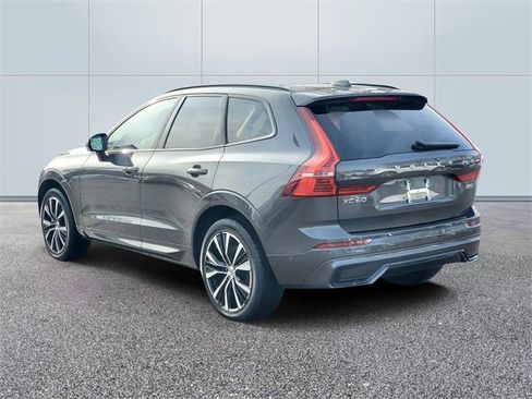 Certified 2025 Volvo XC60 B5 Plus image 6