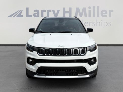 Used 2024 Jeep Compass Limited AWD/4WD image 8