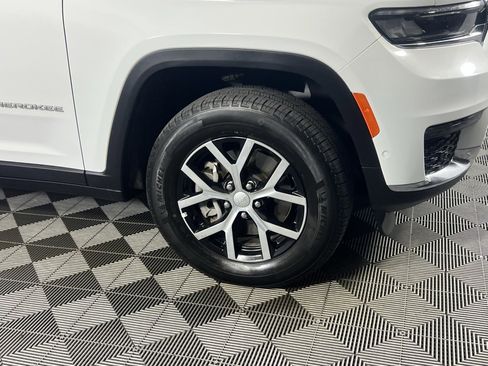 Certified 2024 Jeep Grand Cherokee L Limited w/ Luxury Tech Group II image 12