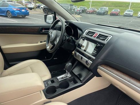 Used 2016 Subaru Outback 2.5i Limited AWD/4WD image 9