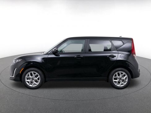 Used 2025 Kia Soul LX w/ LX Technology Package FWD image 4