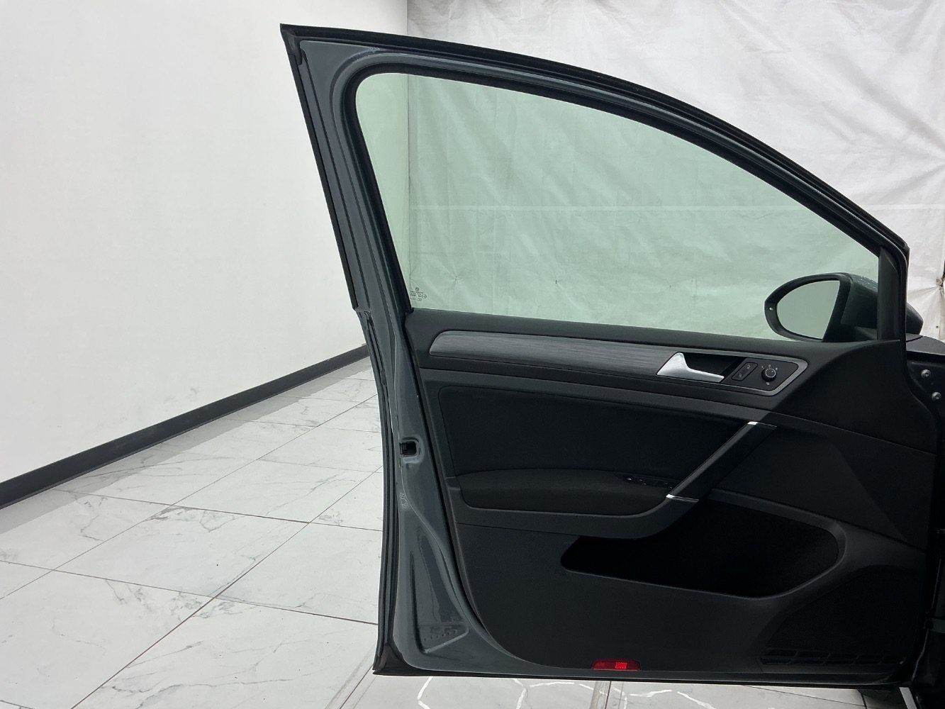Used 2019 Volkswagen Golf S AWD/4WD image 18