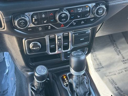 Used 2025 Jeep Wrangler Unlimited Sahara AWD/4WD image 13