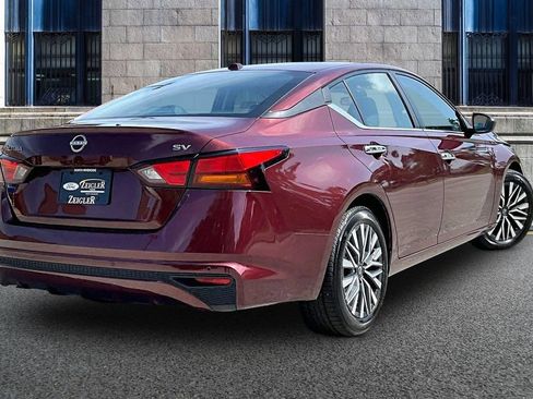 Used 2024 Nissan Altima 2.5 SV FWD image 11