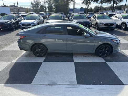 Used 2023 Hyundai Elantra SEL image 3