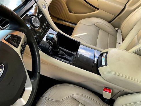 Used 2018 Ford Taurus Limited image 12