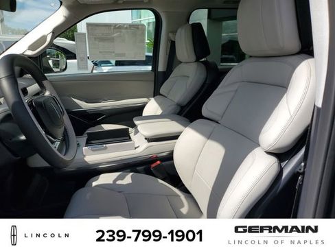 New 2025 Lincoln Navigator Reserve image 19