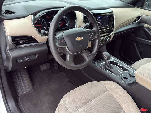 Used 2023 Chevrolet Traverse LS AWD/4WD image 17