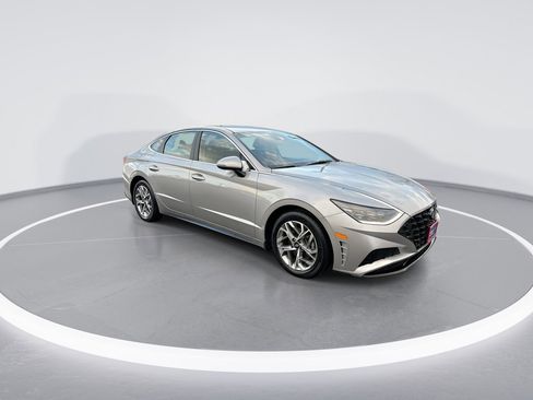 Certified 2023 Hyundai Sonata SEL w/ Preferred Accessory Package image 2