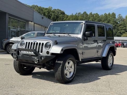 Used 2013 Jeep Wrangler Unlimited Sahara w/ Dual Top Group AWD/4WD image 23