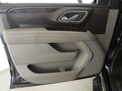 Used 2022 Chevrolet Tahoe Z71 w/ Luxury Package image 8