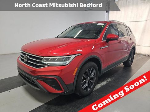 Used 2023 Volkswagen Tiguan SE w/ Panoramic Sunroof Package FWD image 1