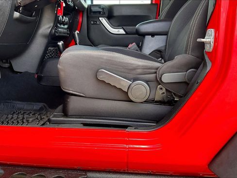 Used 2014 Jeep Wrangler Rubicon w/ Power Convenience Group AWD/4WD image 36