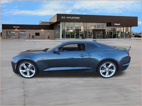 Used 2020 Chevrolet Camaro LT image 2