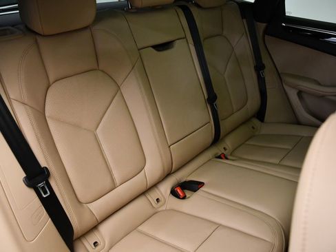 Used 2025 Porsche Macan image 50