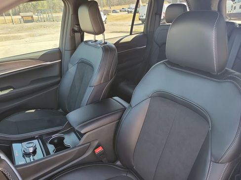 New 2026 Jeep Grand Cherokee Altitude image 25