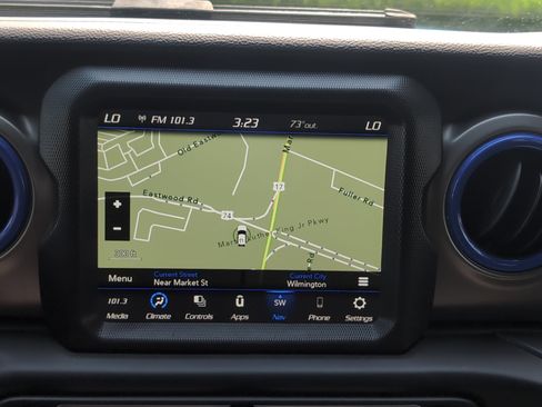 Used 2023 Jeep Gladiator Sport AWD/4WD image 24