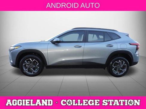 Used 2025 Chevrolet Trax LT w/ LT Convenience Package image 7