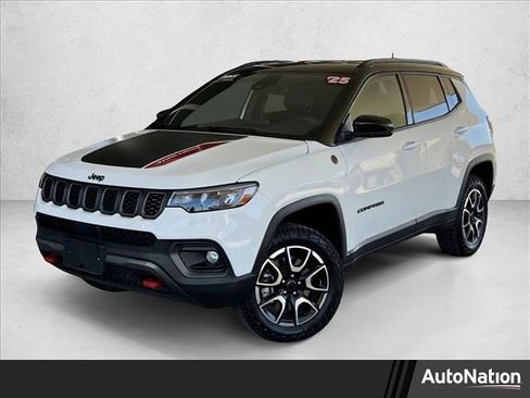 Used 2025 Jeep Compass Trailhawk image 1