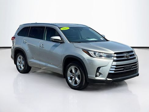 Used 2017 Toyota Highlander Limited AWD/4WD image 3