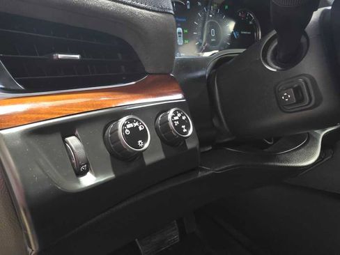 Used 2016 Cadillac Escalade Luxury image 13