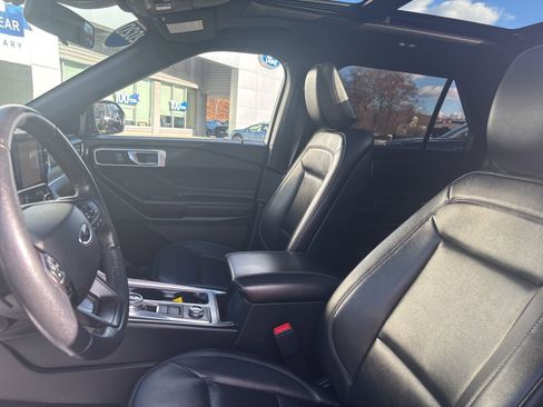 Used 2020 Ford Explorer XLT w/ Equipment Group 202A image 10