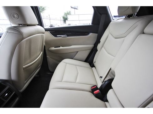 Used 2019 Cadillac XT5 FWD image 12