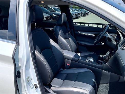 Used 2023 INFINITI QX50 Luxe FWD image 9