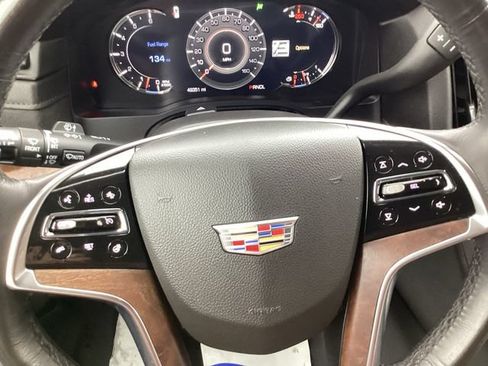 Used 2020 Cadillac Escalade Luxury AWD/4WD image 12