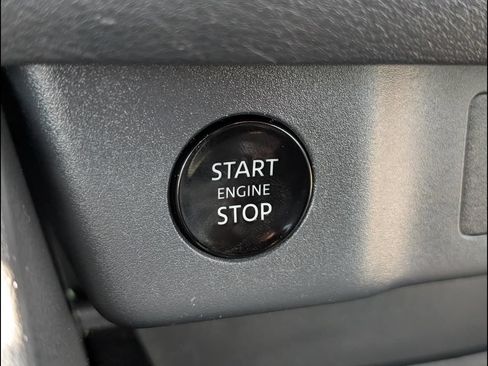 Used 2024 Nissan Rogue SV AWD/4WD image 8