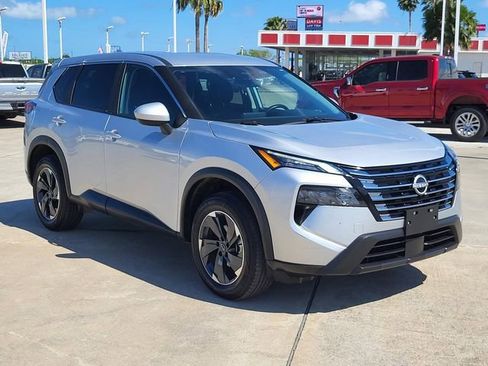 Used 2025 Nissan Rogue SV AWD/4WD image 23