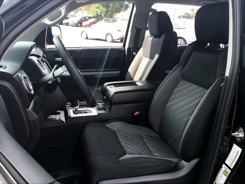 Used 2018 Toyota Tundra SR5 w/ SR5 Upgrade Package image 16